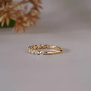 Anillo de Boda Clásico de Oro de 14K con Moissanita de Corte Redondo, Media Eternidad, Elegante con Garras Compartidas para Mujer, Joyería Fina, Regalo - Product Image 6