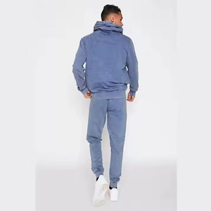 Ensemble de survêtement premium pour homme avec personnalisation OEM – Sweat à capuche et pantalon de jogging minimalistes de couleur unie en molleton épais - Product Image 2