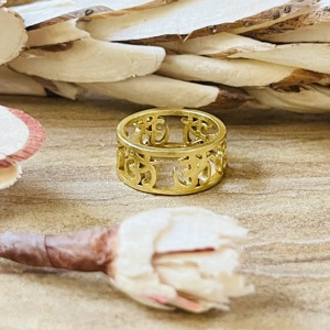 Bague Symbole Om Tendance et Très Demandée, Bague Bohème en Laiton pour Femme, Plaqué Or 18 carats, Bijou Creux Tribal Religieux, Vente en Gros/OEM/ODM - Product Image 4