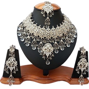 Parure Collier et Boucles d'Oreilles Vintage en Alliage Plaqué Argent avec Perles et Pompons pour Femme – Idéale Mariage, Fiançailles, Soirée - Product Image 3