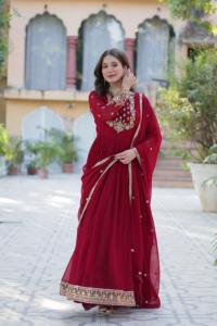 ชุดเดรส Anarkali ผ้าจอร์เจตต์ลายดอกไม้ประดับเลื่อมหรูหราสำหรับผู้หญิงรุ่นล่าสุด พร้อมผ้าคลุมไหล่หนักประดับด้วยงานปักอย่างประณีต - Product Image 4
