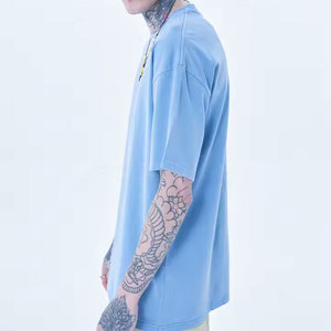 เสื้อยืดโอเวอร์ไซส์ผู้ชายทรงหลวม พิมพ์โลโก้ตามสั่ง ขายดี ดีไซน์ล่าสุด ระบายอากาศได้ดี ผ้าฝ้าย 100% - Product Image 4