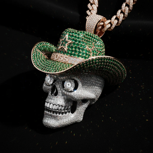 Pendentif Moissanite Crâne de Cowboy Vert en Argent 925 Plaqué Rhodium, Charme Rond Taille Brillant, Bijou Unisexe pour Fête - Product Image 4