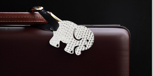 Etiquetas para equipaje de elefante de latón plateado martillado y tallado - Product Image 1
