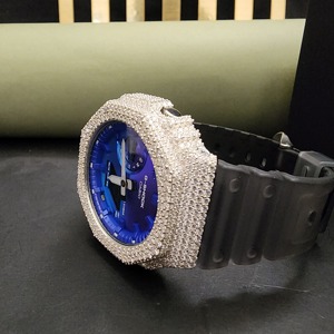 Superbe Montre de Luxe Unisexe en Moissanite Diamantée avec Boîtier en Acier Inoxydable – Design Demi-Givré pour Tous les Jours - Product Image 4