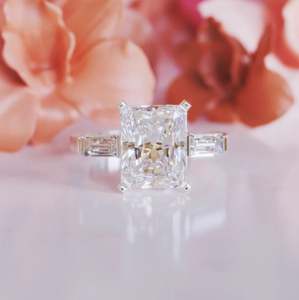 Anillo de Compromiso de Moissanita con Corte Radiante, Plata de Ley, Chapado en Oro Amarillo, Engaste de Garra, Anillo de Lujo para Boda o Aniversario - Product Image 2