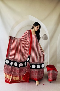 Traje de Seda Modal Pura con Estampado Ajrakh Hecho a Mano y Dupatta de Tela, Colección de Ropa Tradicional de Calidad Superior - Product Image 5