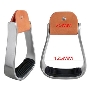 Étriers en aluminium avec dessus en cuir marron et patins en caoutchouc noir pour l'équitation - Product Image 2