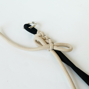 Porte-clés et breloque de sac en cordon noué minimaliste fait main, avec boucle en nœud, style esthétique, pour sac à dos et sac à main, noir et beige, ensemble d'articles cadeaux - Product Image 3
