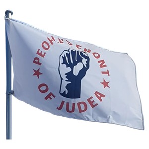 Drapeau rectangulaire en polyester avec des rayures rouges et blanches et un motif d'étoile bleue pour une utilisation en extérieur - Product Image 3