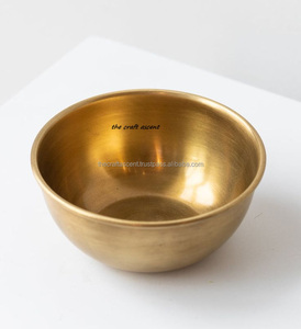 Vente en gros de bols à fruits ronds martelés personnalisés de haute qualité petits ustensiles en laiton de l'Inde bol décoratif en laiton brossé - Product Image 1