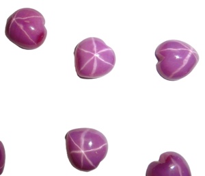 Rubis étoilé taille cœur 12x12 mm 8,5 carats, cabochon opaque poli créé en laboratoire avec effet étoile à 6 branches pour la fabrication de bijoux - Product Image 4