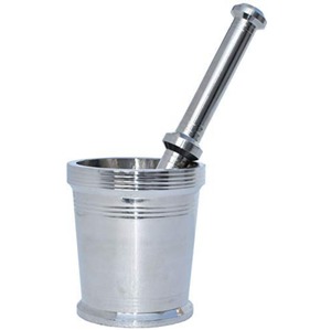 Mortier et pilon en laiton au design antique pour moudre les épices, les herbes et préparer des mélanges ayurvédiques à base de plantes - Product Image 6