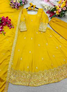 เปิดตัวผ้าไหมซินออนดีไซน์ใหม่พร้อมงานปักลำดับที่5มม. gwon & pent & dupatta reddy - Product Image 4