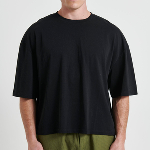 เสื้อยืดครอปสตรีทแวร์ผ้าฝ้ายถักคุณภาพสูง 100% สีดำล้วน ดีไซน์สั่งทำพิเศษสำหรับผู้ชาย - Product Image 4