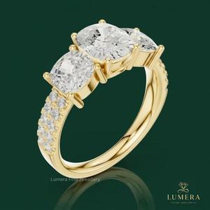 Bague de fiançailles en or rose avec diamant de laboratoire rond brillant, bague de mariage à trois pierres, accent de pierres graduées, bande unie - Product Image 5