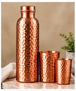 Botella de Agua de Cobre con Patrón Floral Ornamentado, con Tapa y Dos Tazas, Juego de Bebidas Portátil para el Hogar - Product Image 4