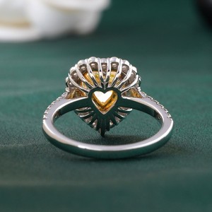 Anillo de Diamante Cultivado en Laboratorio de 1.02 CT, Corte Corazón, Color Amarillo Fantasía, con Engaste de Puntas, Oro de 14K, Joyería Fina, Color Intenso - Product Image 4