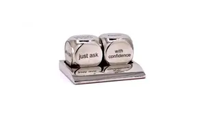 Cadeau de bureau avec citation inspirante et presse-papiers en métal en forme de dés motivants - Product Image 3