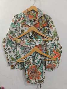 Conjunto de pijama de algodón para mujer, tejido suave, de secado rápido, transpirable, con estampado lindo y suave, ropa de dormir para mujer. - Product Image 3