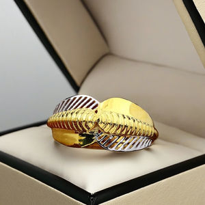 แหวนทองหุ้มลายริบบิ้นสองสี |   ดีไซน์เนื้อสัมผัสพิเศษ 2.770 กรัม สำหรับผู้หญิง |   เครื่องประดับทองคำเหลืองแฟชั่นสมัยใหม่ - Product Image 2