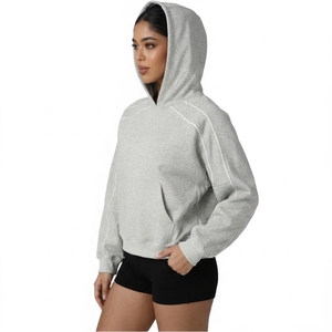 Sweat-shirt à capuche unisexe en molleton gris à manches raglan avec poche kangourou - Product Image 2