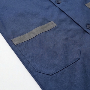 Chaqueta de Trabajo Azul Marino de Manga Larga |   Chaqueta Utilitaria con Bolsillos en Contraste |   Bata de Laboratorio Industrial Profesional |   Fabricante OEM Personalizado - Product Image 4