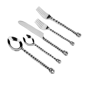 Ensemble de 5 couverts en acier au design impressionnant utilisés pour la décoration de table à manger à la maison couleur argent ensemble de cuillères à couverts en acier au design moderne - Product Image 1