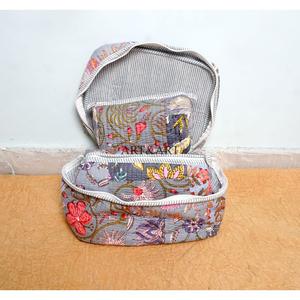 Ensemble de 3 étuis modernes en tissu de coton écologique à imprimé floral pour maquilleuses, fermeture éclair, légers et élégants - Product Image 3