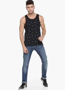 Camiseta sin mangas estampada para hombre, cuello redondo, informal, de punto, negra con diseño de patrón azul - Product Image 2