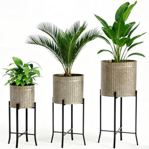 Jardinières rondes en métal doré de luxe moderne avec supports, lot de 2 pots durables, style minimaliste pour plantes, design intérieur biophilique - Product Image 4