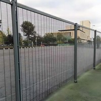 Clôture de jardin agricole en métal à mailles métalliques en fer galvanisé revêtu de PVC à haute sécurité et confidentialité, panneau de clôture extérieur 358