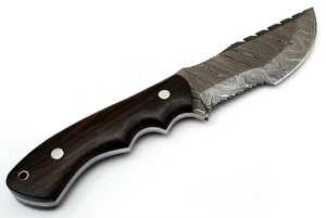 Cuchillo Skinner de Acero de Damasco Personalizado, Cuchillo de Hoja Fija para Camping y Caza, Mango de Cuerno de Ciervo con Pernos de Latón y Funda de Cuero - Product Image 4