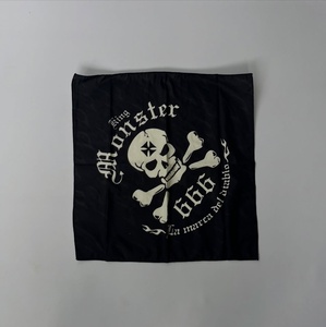Bandana carré en satin à motif squelette d'Halloween, imprimé os effrayants, bordure surjetée, foulard pour cheveux et cou, idéal pour les fêtes A - Product Image 1