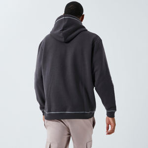 Sweat à capuche personnalisé pour homme, surpiqûres contrastées, coupe oversize, coton lourd 400 GSM, gris anthracite, coutures apparentes, style streetwear, coupe carrée - Product Image 3