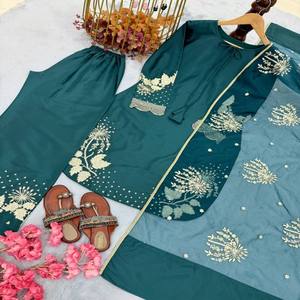 VASTRA COTTAGE Ensemble élégant pour femme avec haut entièrement brodé de sequins, pantalon palazzo et dupatta en organza doux brodé - Product Image 2