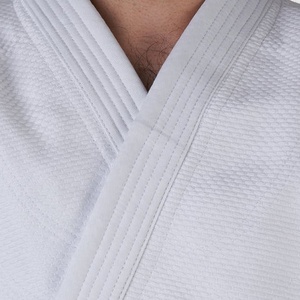Kimono de karaté blanc pour garçons, 100% coton respirant, coupe classique, uniforme d'arts martiaux pour enfants avec ceinture noire - Product Image 3