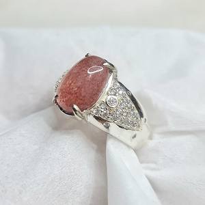 Anillo Unisex de Cuarzo Fresa Natural y Metal Mixto, Hecho a Mano con Piedras Preciosas, Joyería de Plata, Regalo Único para Todos - Product Image 5