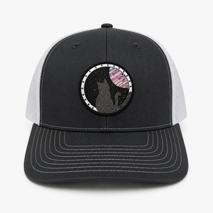 Gorras Trucker de Malla de 6 Paneles Personalizables Injae Vina con Bajo MOQ, Color Gris Carbón, Parches Personalizados y Logotipo Bordado - Product Image 1