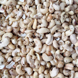 Noix de cajou en vrac bon marché SK Cashew Kernel SANTIGO Nuts Kernels - Product Image 1