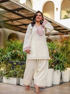 Ensemble coordonné en coton Khadi pur brodé pour femmes, motif floral, tenue traditionnelle pour femmes, tenue décontractée printemps-été - Product Image 1