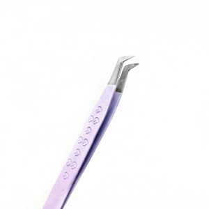 Pinces à cils professionnelles en acier inoxydable, pointe argentée/couleur violette clair avec revêtement en poudre/noyau de pinces en acier inoxydable, emballage en boîte noire pour 5 pinces. - Product Image 4