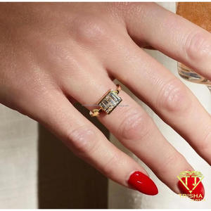 Bague de luxe en argent 925 avec diamant de laboratoire taille baguette, design rectangulaire doré, bijoux de mode - Product Image 5