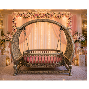 Cuna colgante de lujo con forma de luna, tallada a mano, elegante diseño de arco de metal para decoración de bodas, EE. UU. - Product Image 1