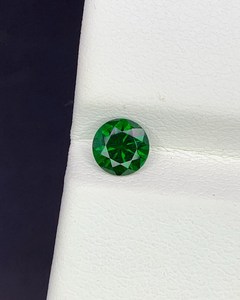 Pierre précieuse naturelle de péridot facetté, verte, sertie à griffes, plaquée argent, style Art Déco, pour la fabrication de bijoux (bague de fiançailles) - Product Image 4