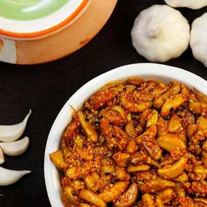 Acar de Ajo Picante en Aceite, Delicioso y Muy Demandado, 25 kg, Achaar Tradicional Indio con Ingredientes Frescos Diarios - Product Image 2