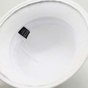 Chapeau Bob Blanc Élégant avec Nœud en Ruban pour Femme, Idéal pour Mariage, Église, Vente en Gros, pour Fêtes Décontractées et Scènes Extérieures - Product Image 6