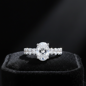 Bague de fiançailles AMBER JEWELS en moissanite taille brillant, argent 925 plaqué rhodium, sertissage à griffes, romantique, certifiée IGI, pour femme - Product Image 1