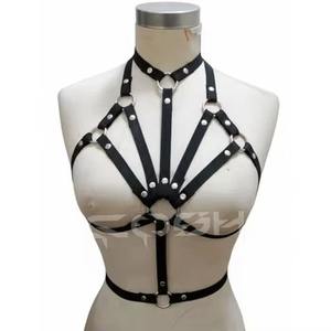 Harnais de poitrine géométrique noir élastique à plusieurs sangles |   Achetez maintenant - Product Image 2