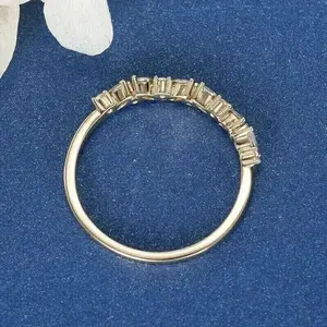 Anillo de Eternidad con Moissanita Marquise y Corte Redondo, Plata de Ley 925 Chapada en Oro, Anillo de Boda para Mujer - Product Image 3